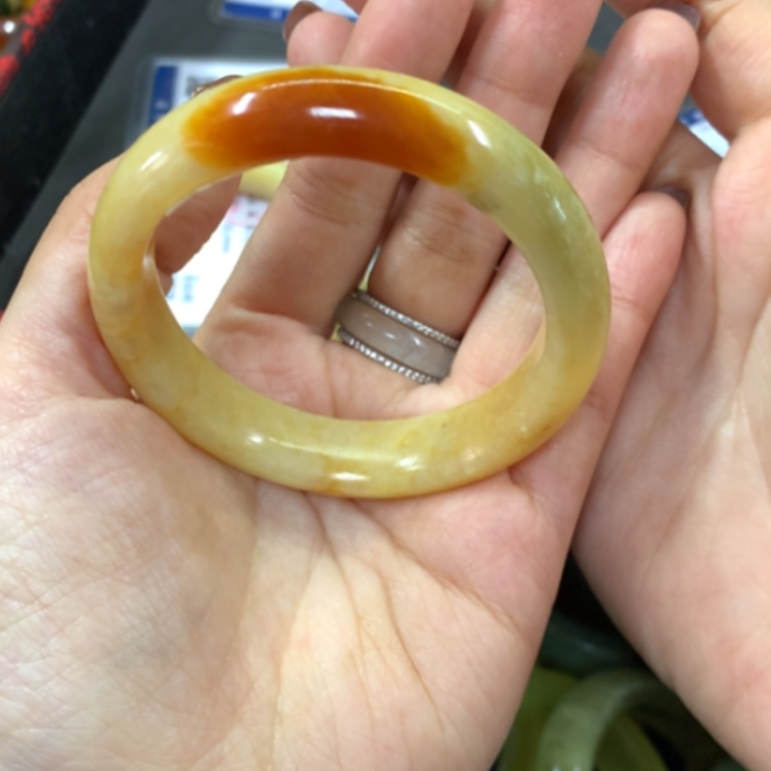 【闪购商品】蛇纹石玉手镯未镶嵌莫*