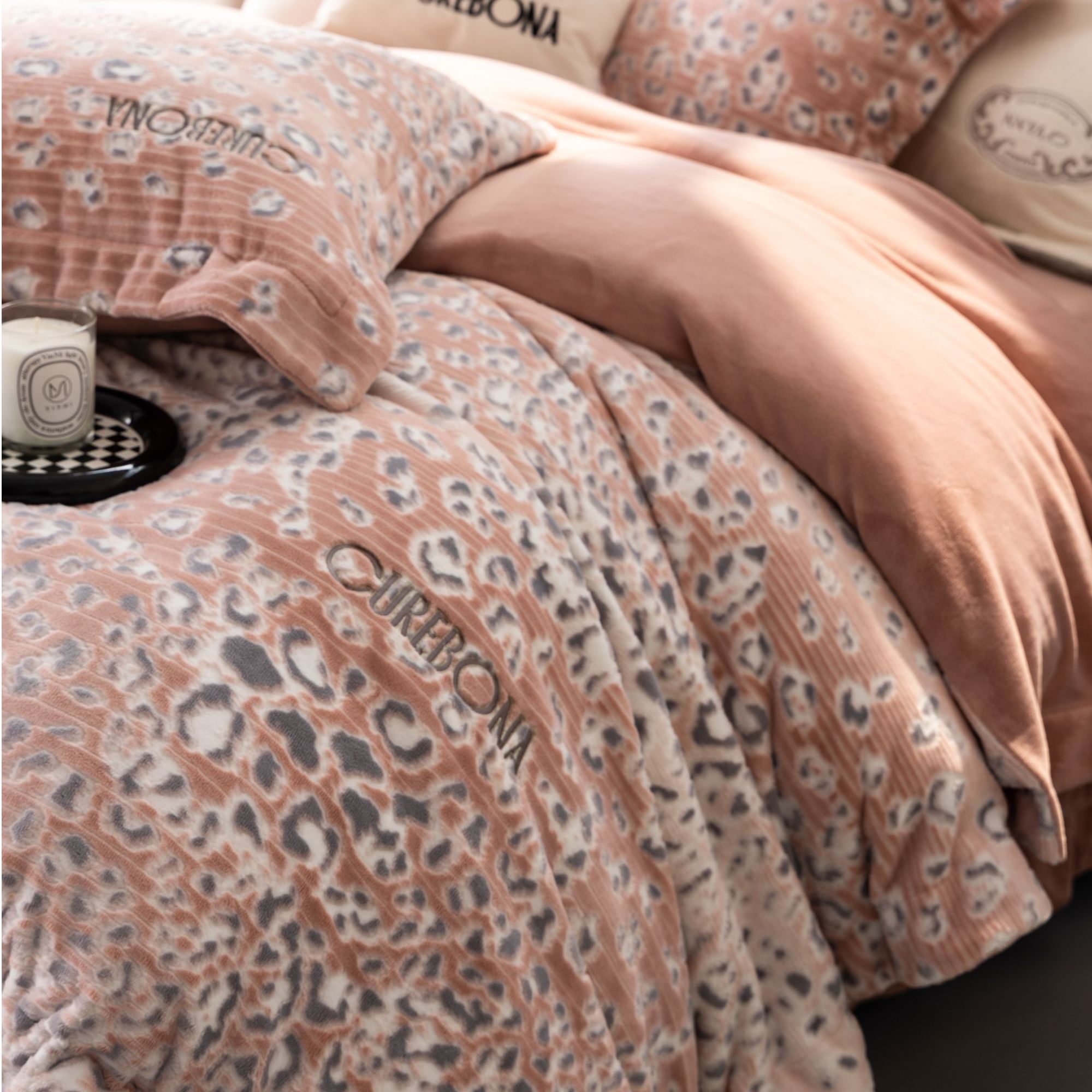 新款高端牛奶绒刺绣四件套加绒加厚保暖被套床单床品套件