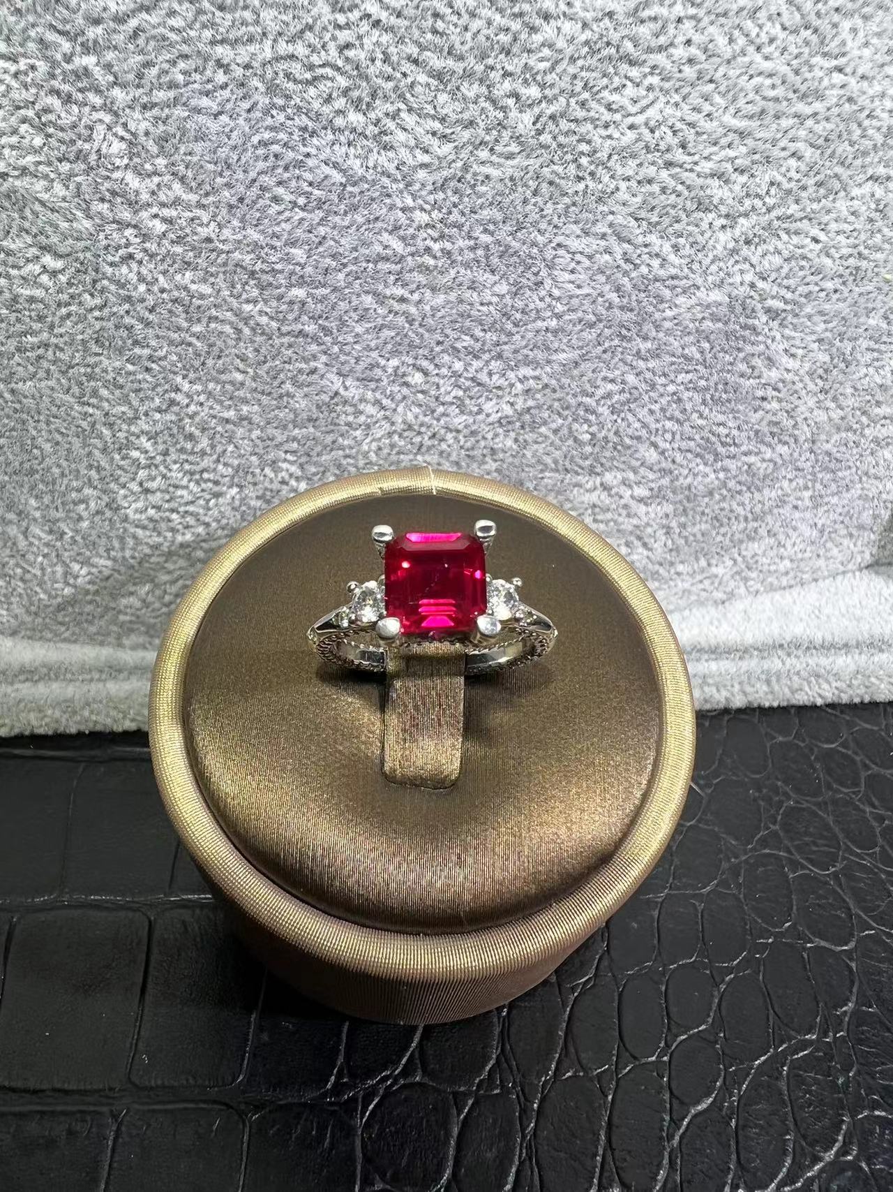 带包装星火阿思切红宝戒指2ct.H
