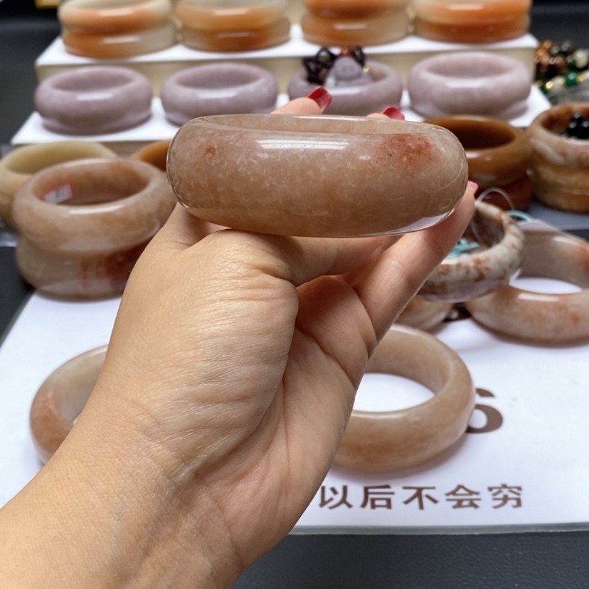 【闪购商品】石英质玉手镯未镶嵌狮***我