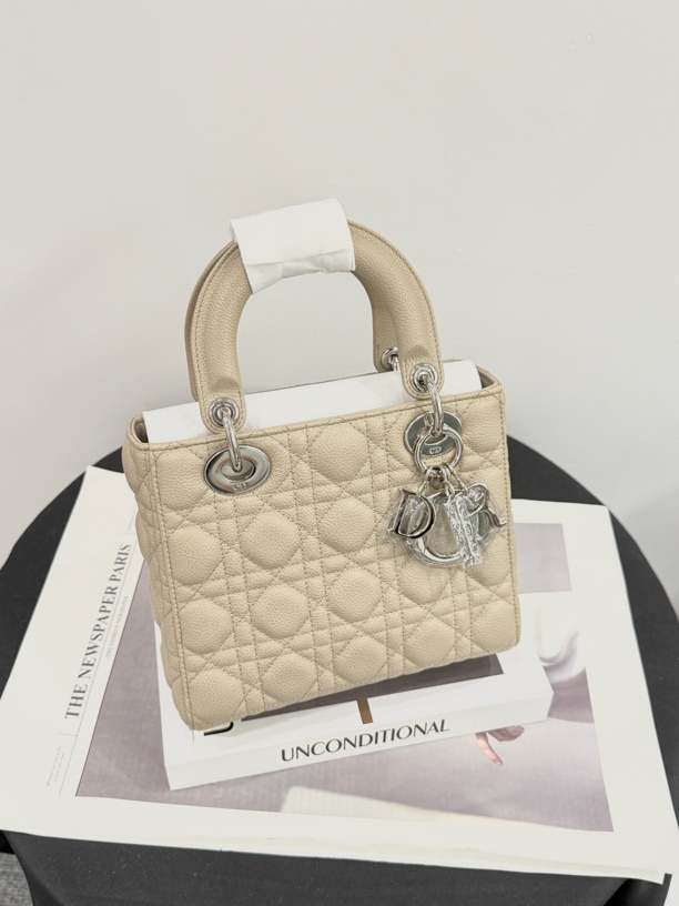 未使用 DIOR/迪奥 【当季新品荔枝皮】四格戴妃沙色 大全套 