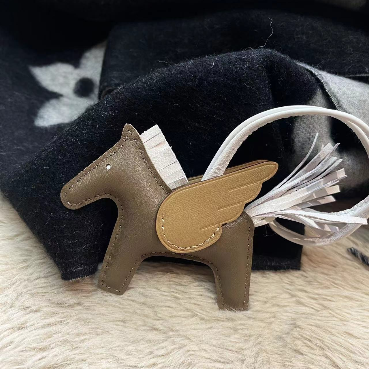 韩版热门小马挂件