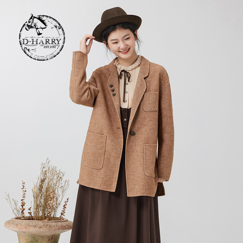 D-HARRY/迪哈利冬季新款复古保暖米驼色毛呢外套DH234A96805D