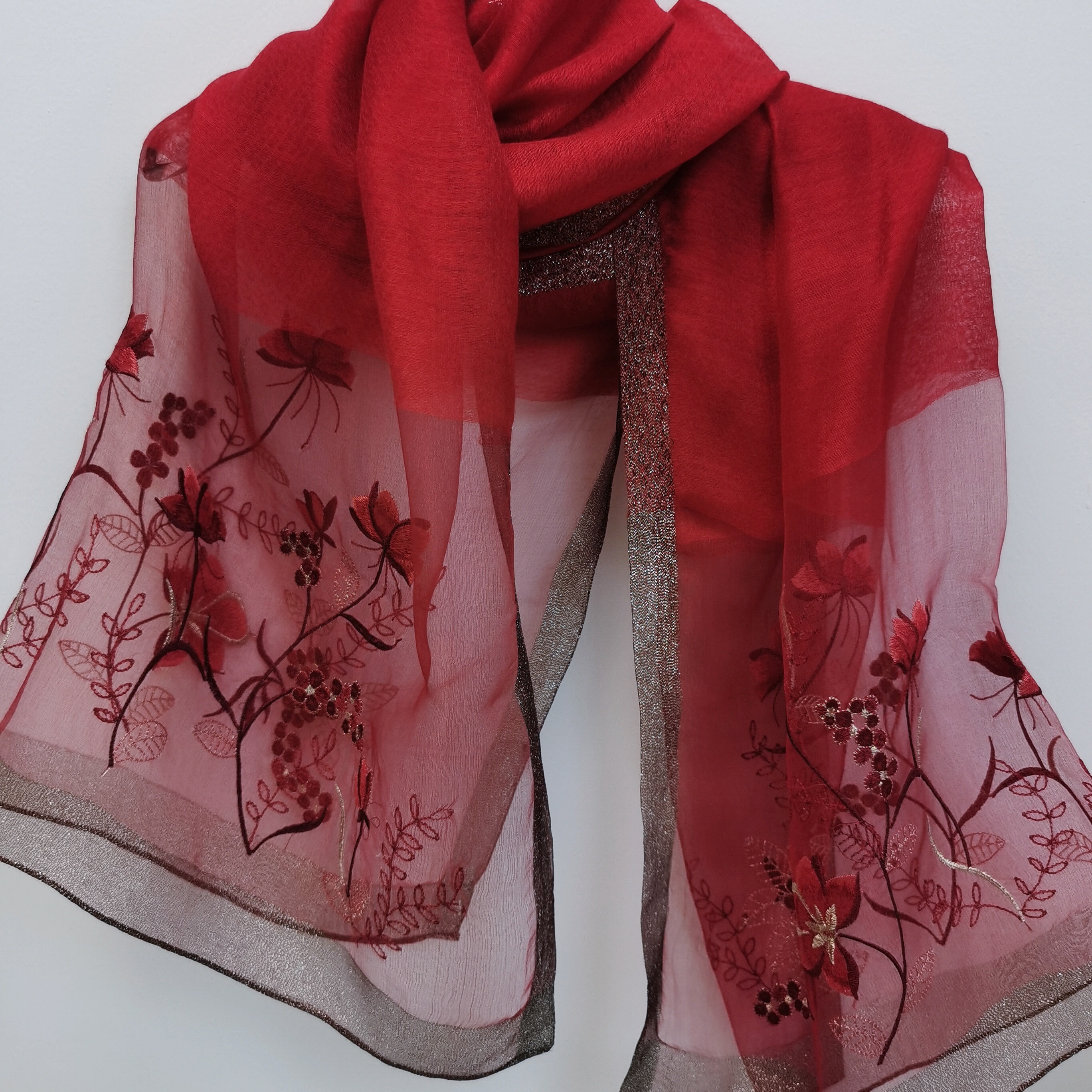 婆婆妈妈披肩女士冬季长巾秋冬高档时尚百搭长款纯色气质金丝红色