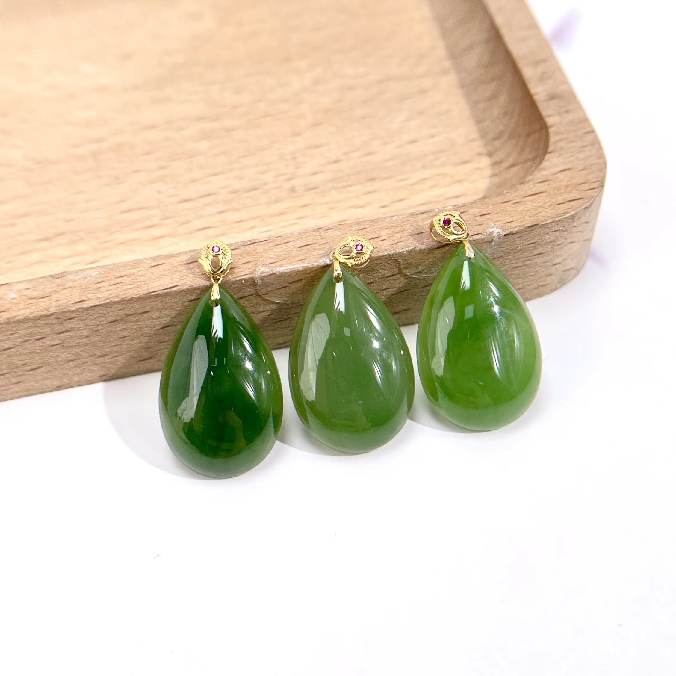 菲菲珠宝好*27331-18K碧玉水滴约28*15mm吊坠~多样性发一