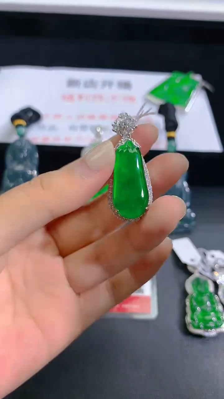 【闪购商品】翡翠吊坠(赠链)银S925镶嵌 