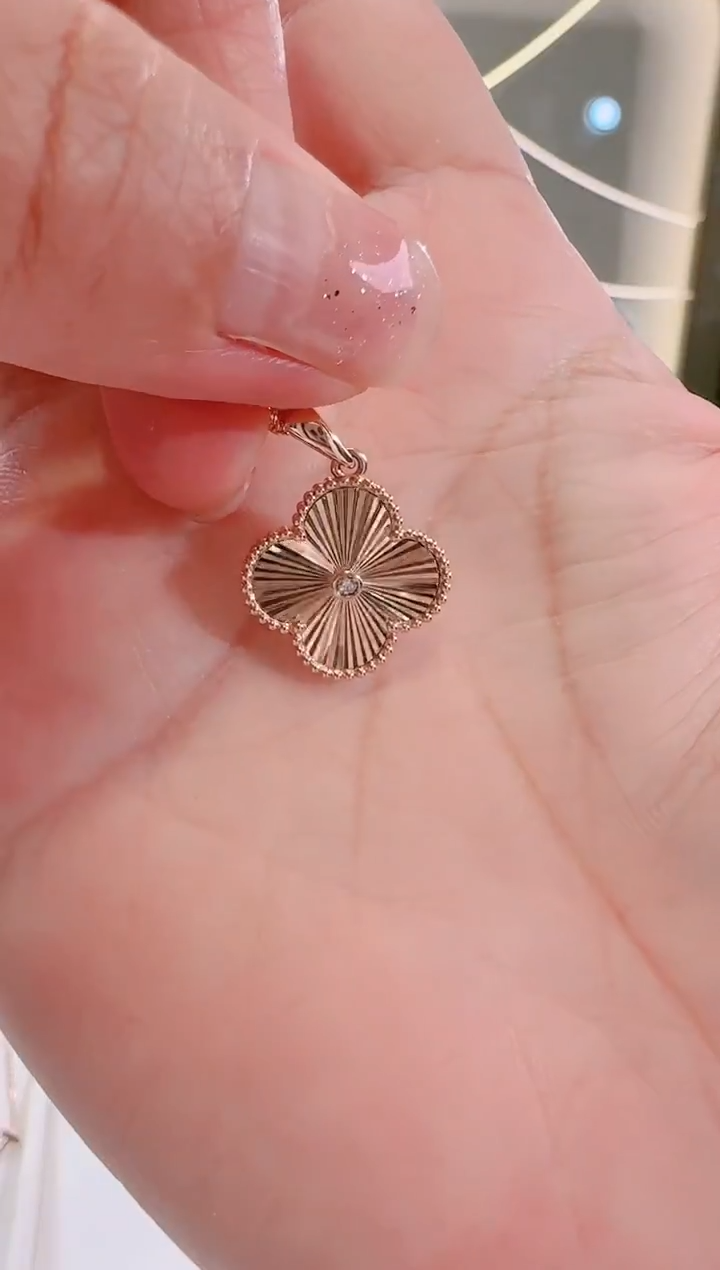 【闪购商品】钻石吊坠(不含链)18K金镶嵌18K金吊坠