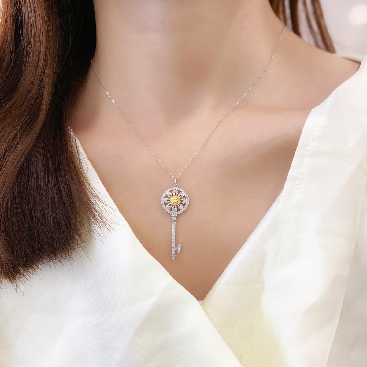 【六言臻选01x】18k金黄钻太阳花钥匙吊坠（不含链）