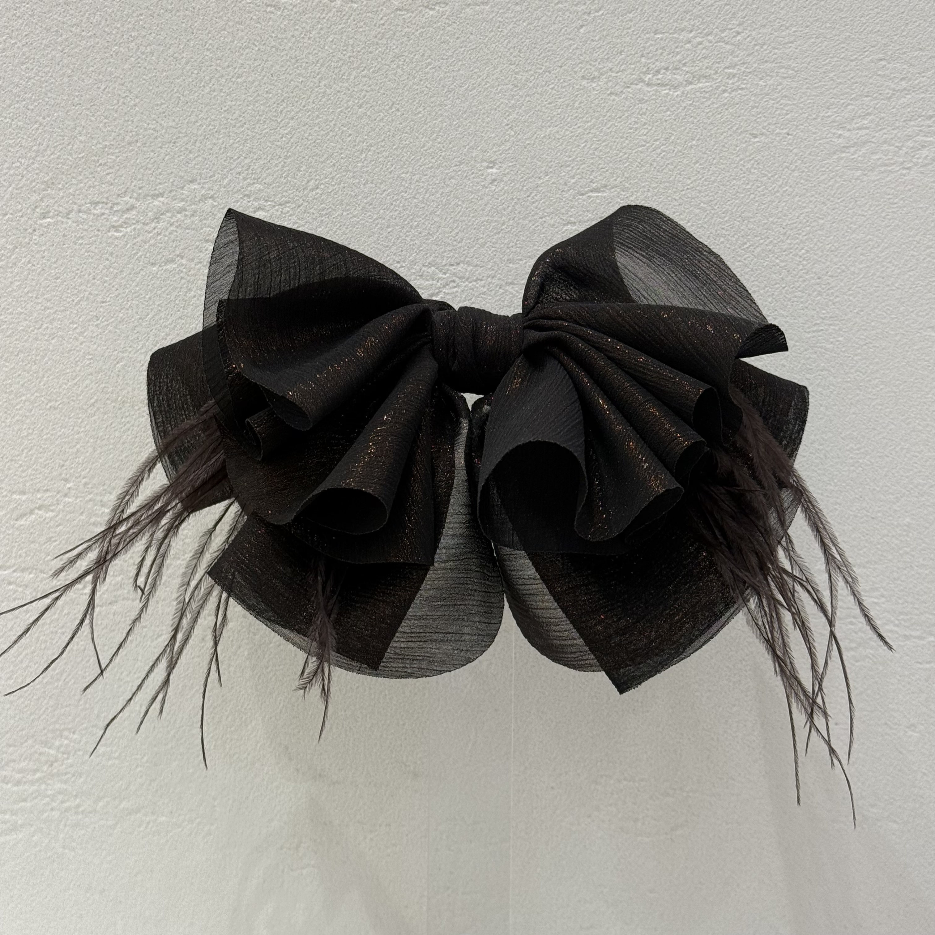 GREBUTY 5750 咖色羽毛多层亮闪蝴蝶结弹簧夹