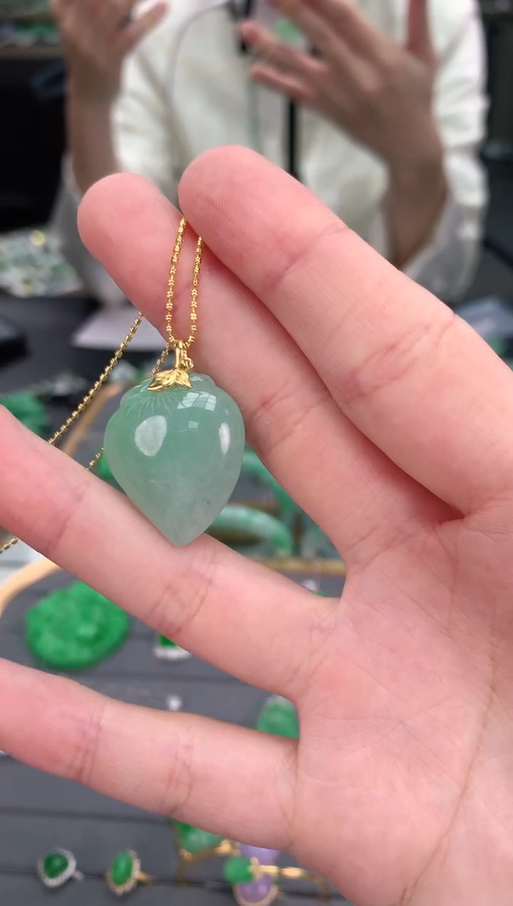 【闪购商品】翡翠颈饰18K金镶嵌赠礼盒证书敏