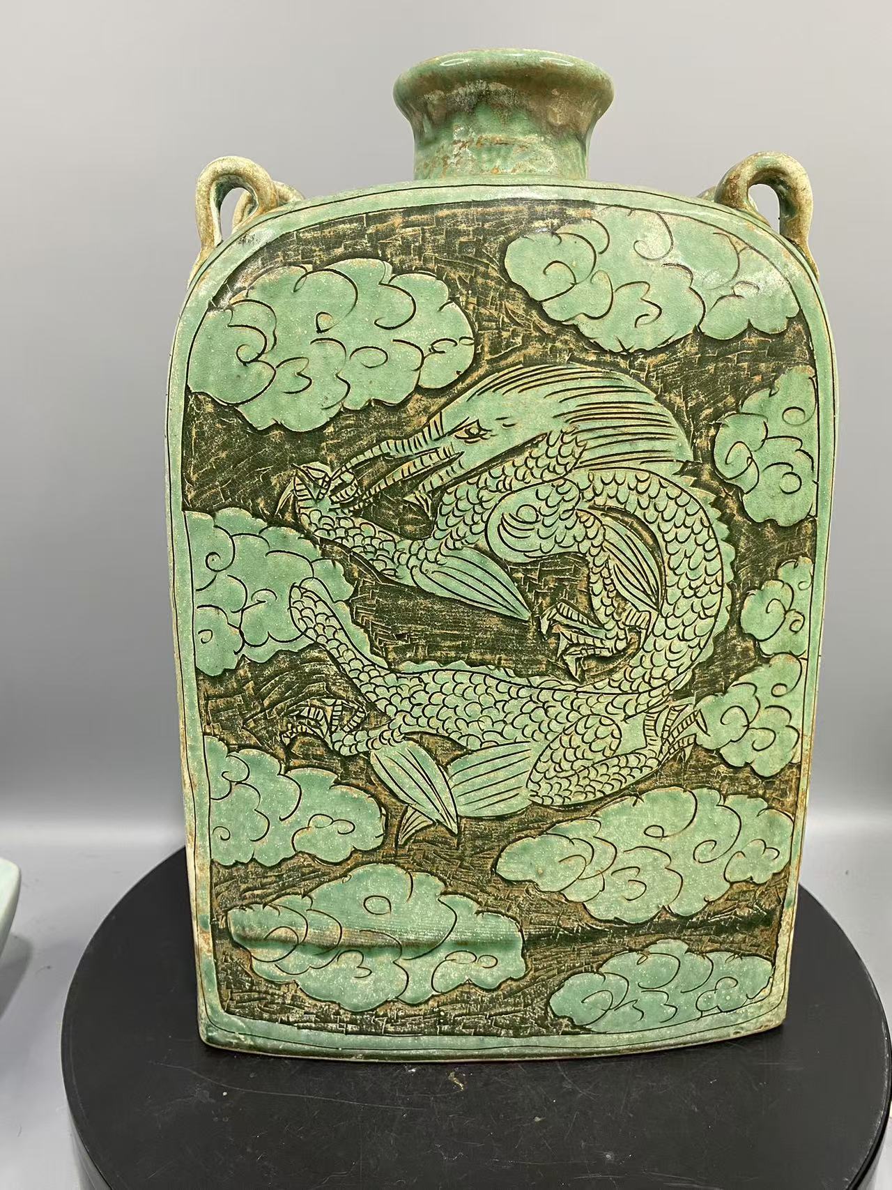 磁州窑穿带瓶造型美观