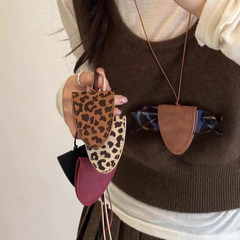 非金属皮质项链 豹纹多功能磁吸挂脖眼镜夹项链女秋冬毛衣链配饰 