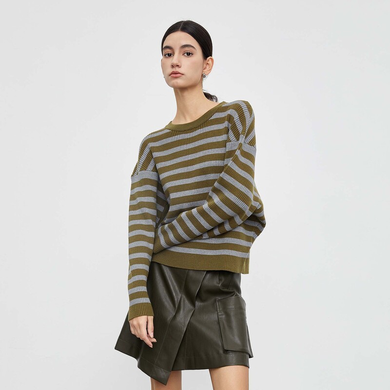 sdeer圣迪奥女装休闲百搭罗纹圆领撞色条纹宽松针织衫S23463517