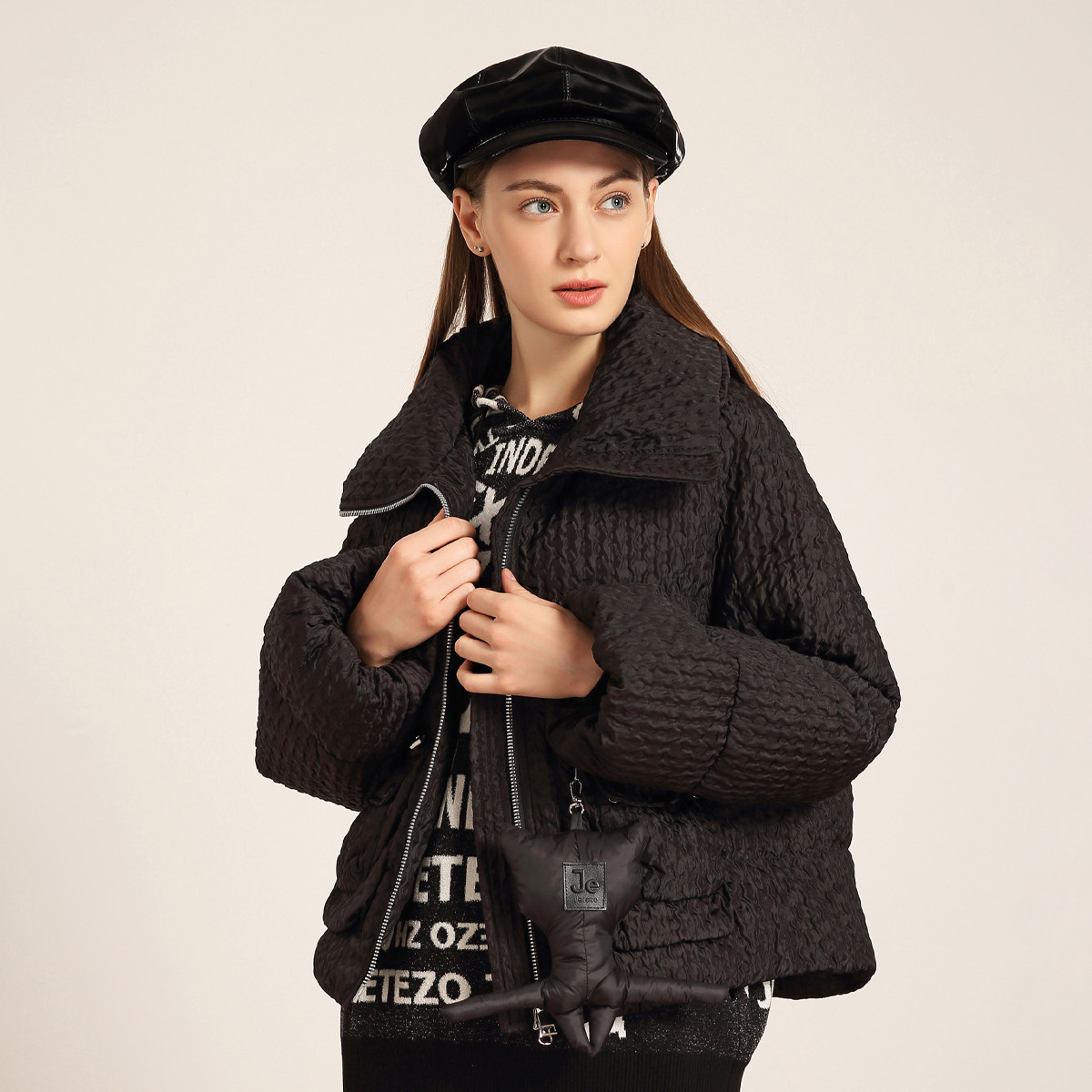 【立体褶皱猫咪公仔羽绒服】JETEZO冬款纯色立领外套女BA1HC477D1