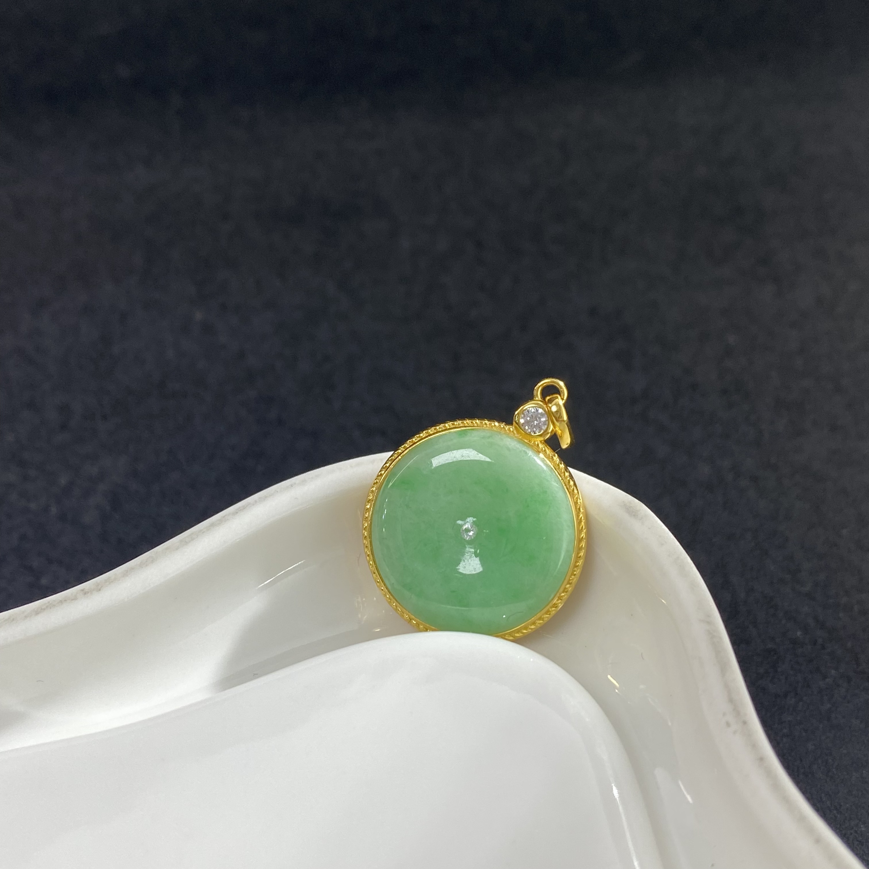 翡翠果绿平安扣吊坠  复古简约款吊坠