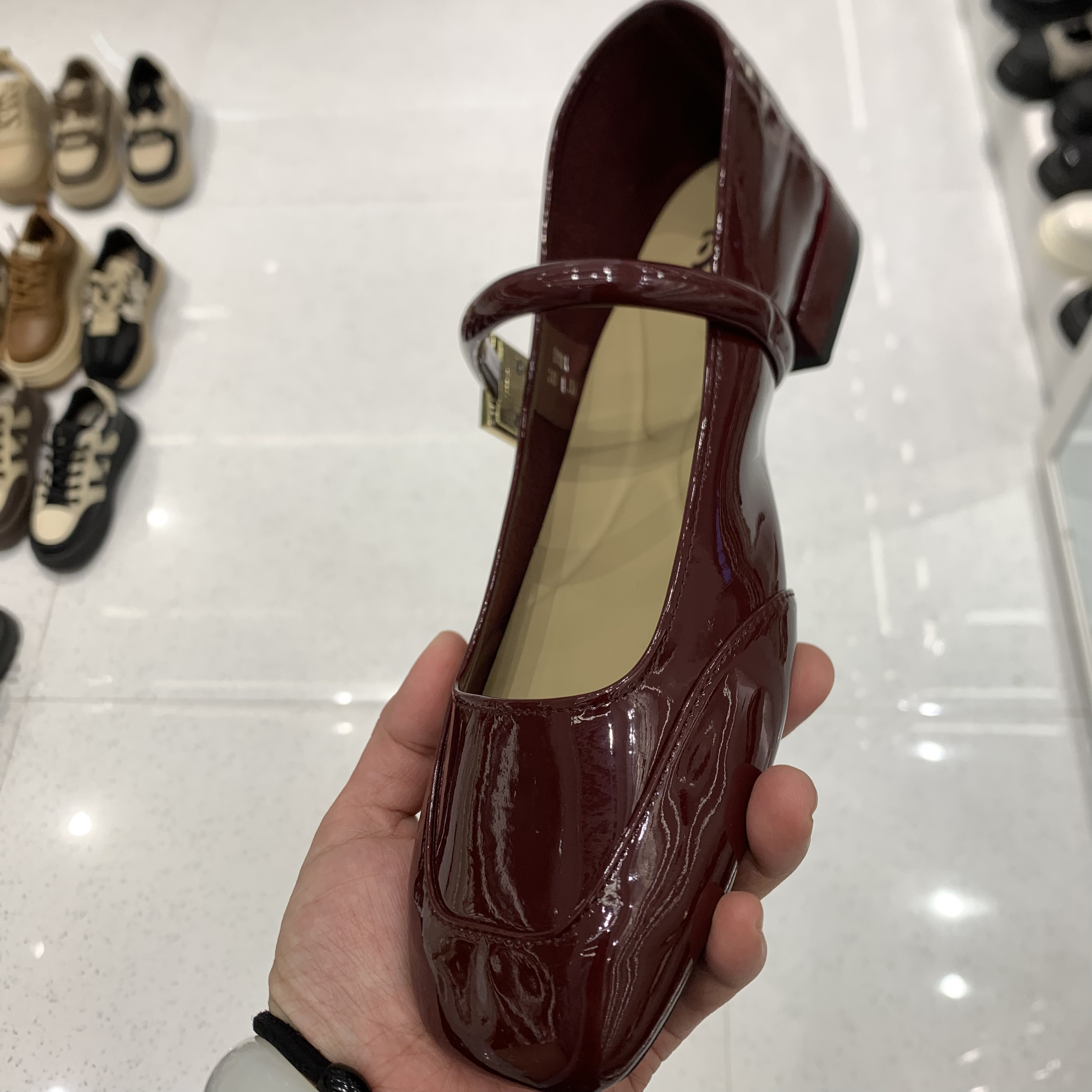 气质复古粗跟中跟单鞋