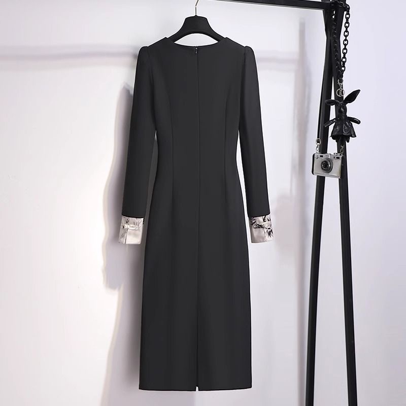 依百佳服饰 秋冬款连衣裙修身 圆领 显瘦 长袖 黑色 过膝 收腰