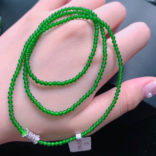 纯天然A货高冰种水阳绿小米珠卡2.5满绿翡翠项链