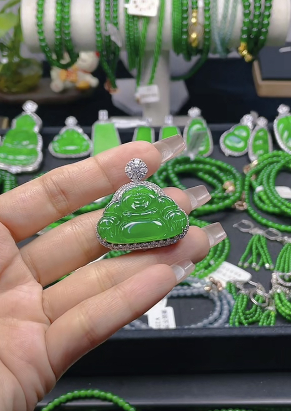 天然A货翡翠 高冰种水阳绿佛公 满色满绿