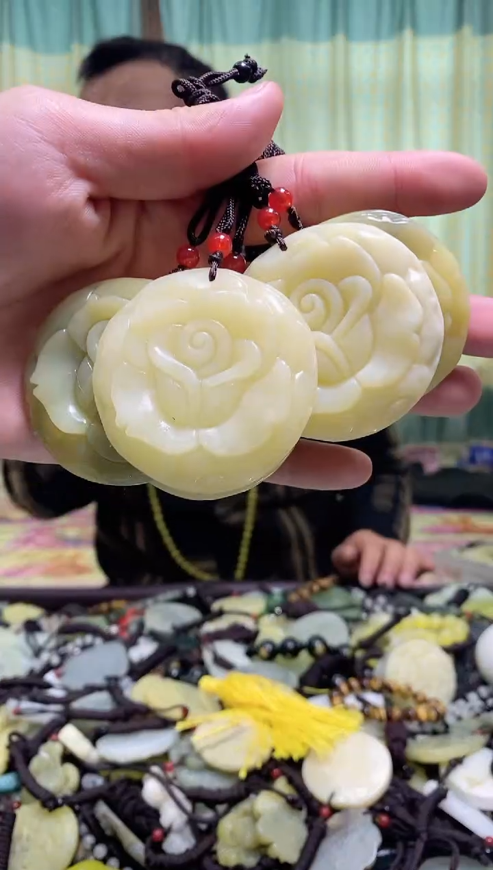 【闪购商品】岫玉吊坠未镶嵌多样性发货其中发一件 玫瑰花