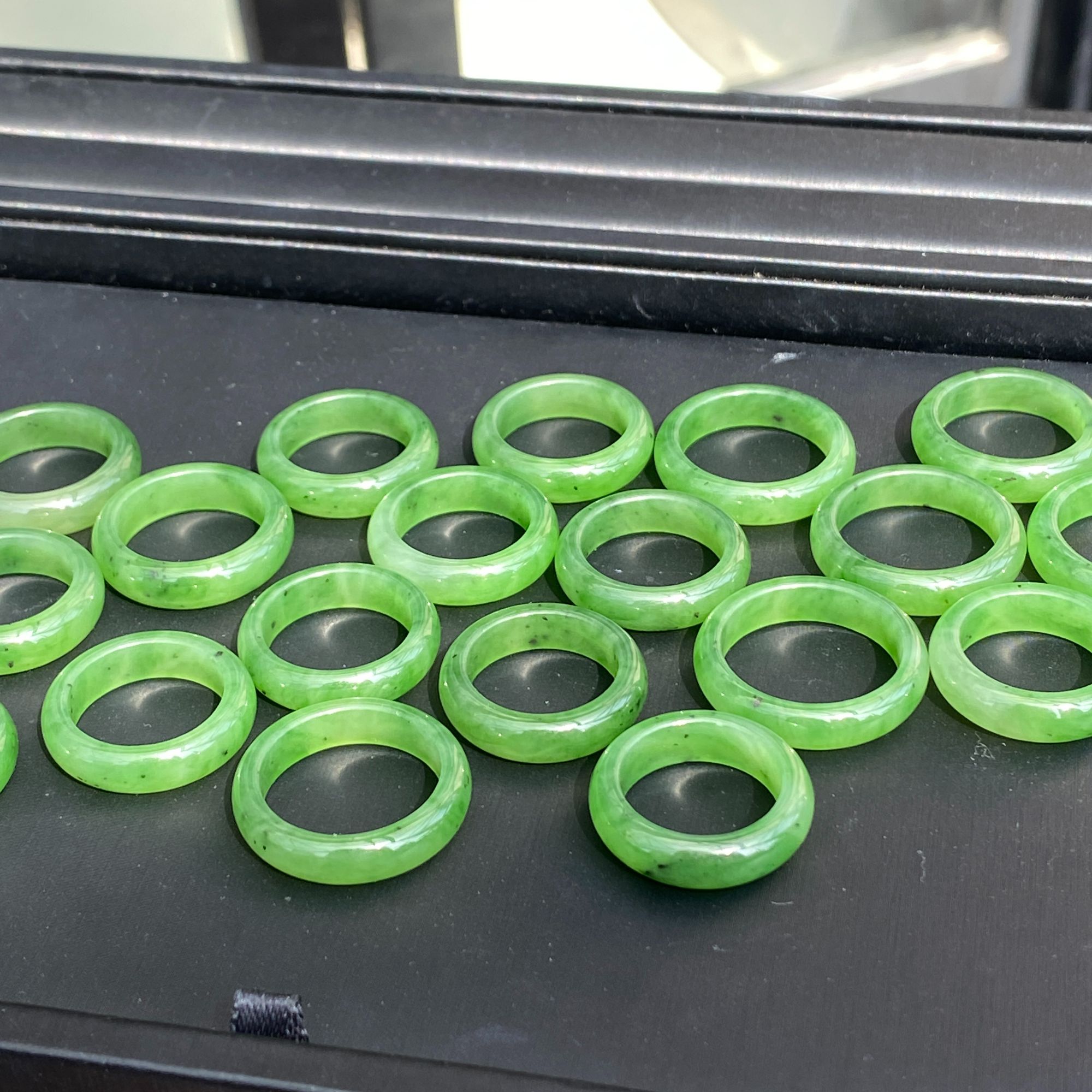 天然和田碧玉菠菜绿戒圈（多样性发一个)