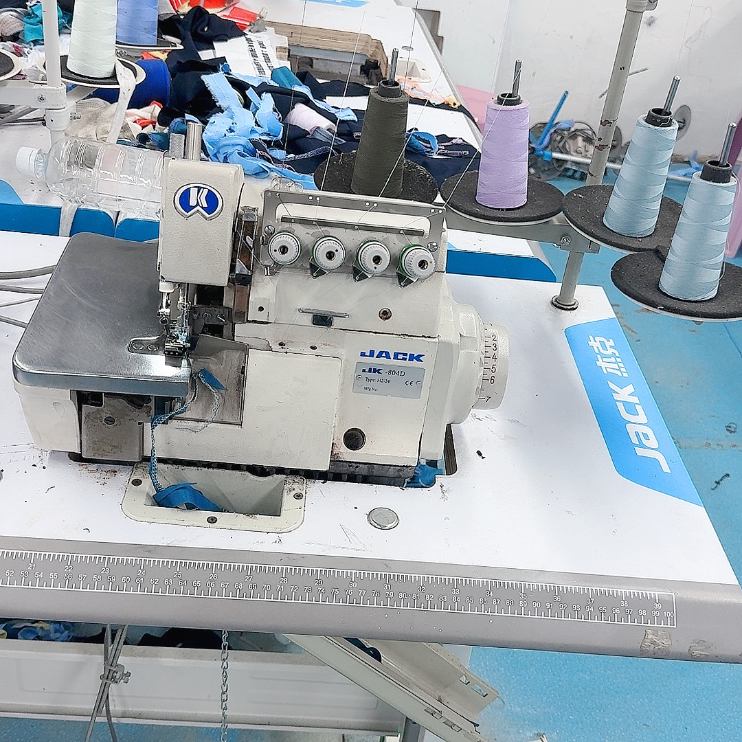 锁边机四线电脑直驱一体J