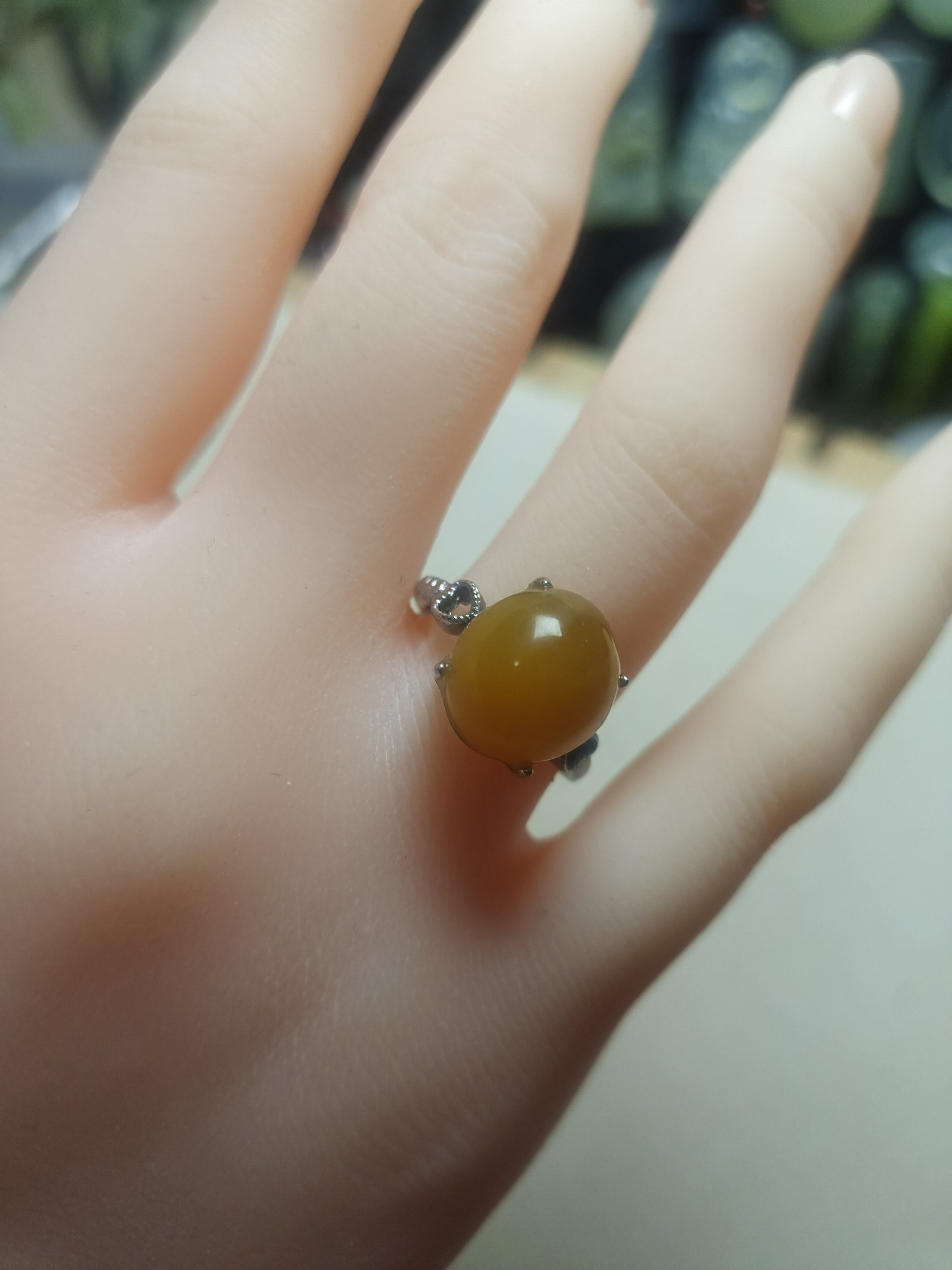 精品岫玉花玉镶嵌戒指