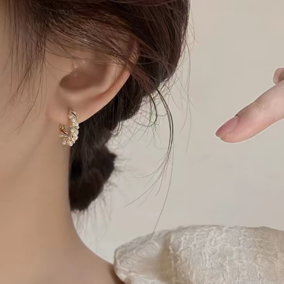 铜合金仿珍珠耳饰 精致小米珠耳扣百搭小香风时尚小众耳环轻奢