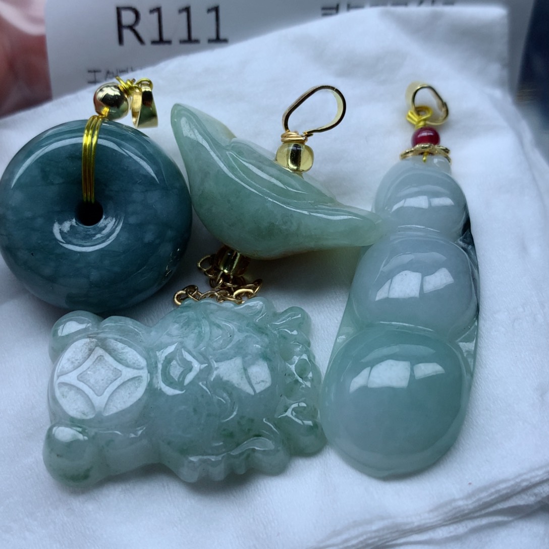 翡翠颈饰未镶嵌吊坠