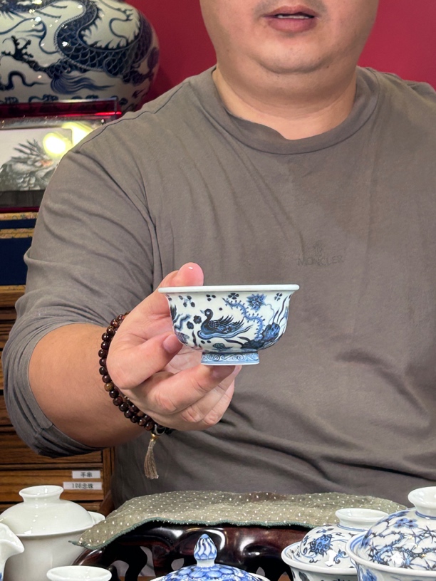 鸳鸯压手丰雅赏玩主人杯青花