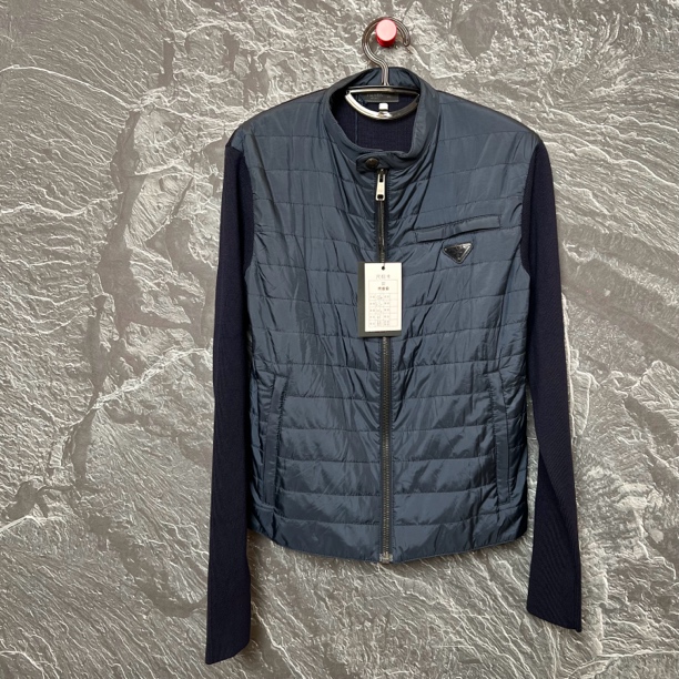 普拉达新款拼接三角标全新夹克外套/46码/全新/0508 