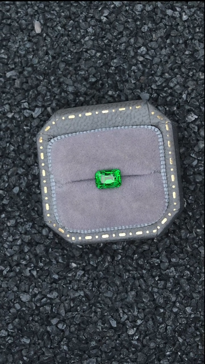 【闪购商品】石榴石（沙弗莱）裸石未镶嵌1.08克拉