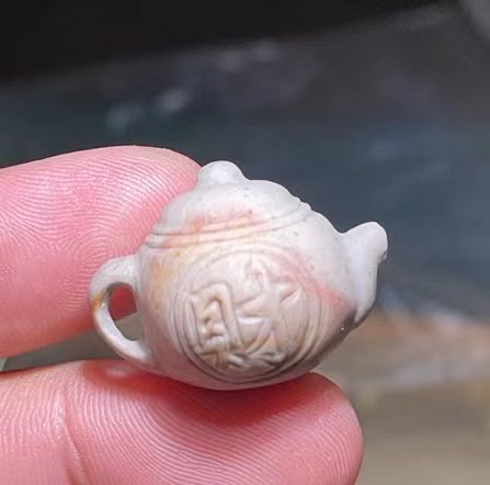 阿拉善彩玉