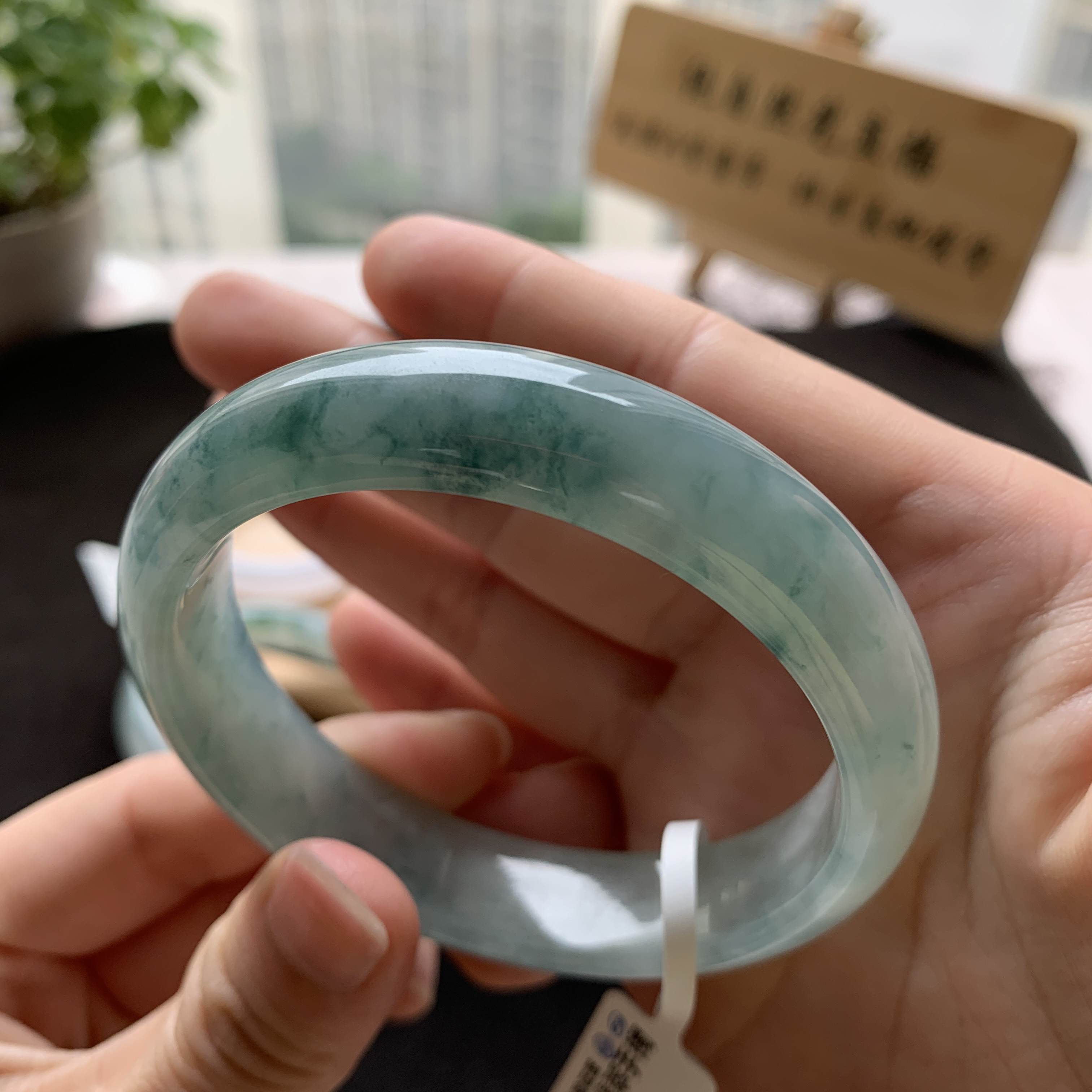 58圈口翡翠手镯水润飘花F70816