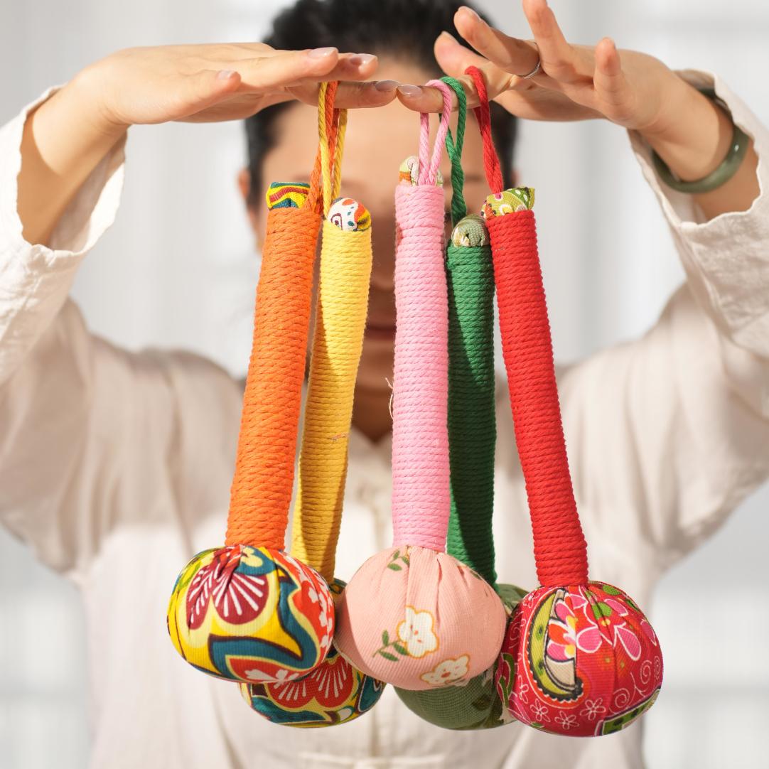 艾草锤按摩锤艾草锤颈肩拍打棒锤背手工编织小型手持式颈椎锤子