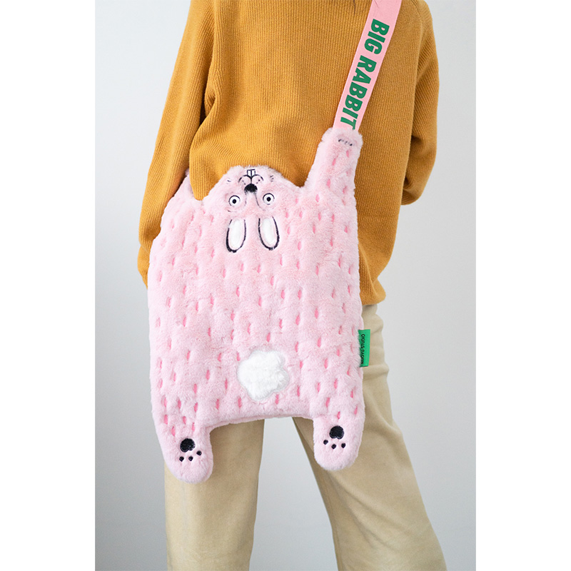 若愚工坊RUOYUSTUDIO原创设计秋冬毛绒斜挎大包