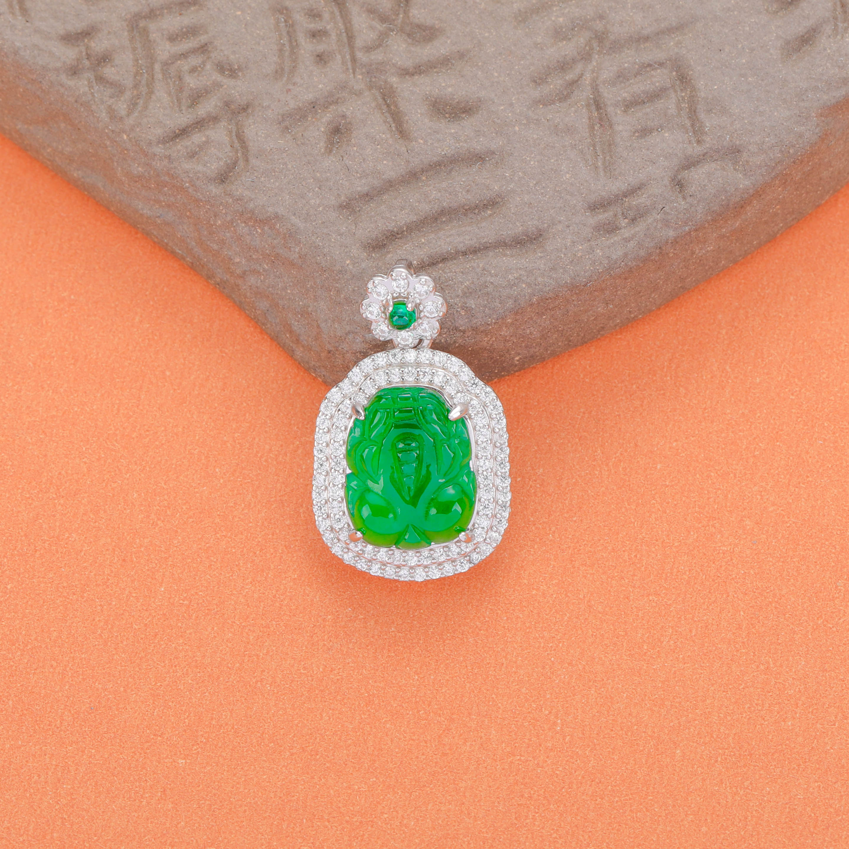 天然A货翡翠貔貅吊坠多样性发货不含链时尚气质精致百搭豪镶设计