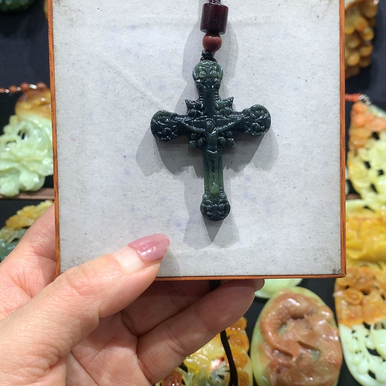 【闪购商品】蛇纹石玉颈饰未镶嵌