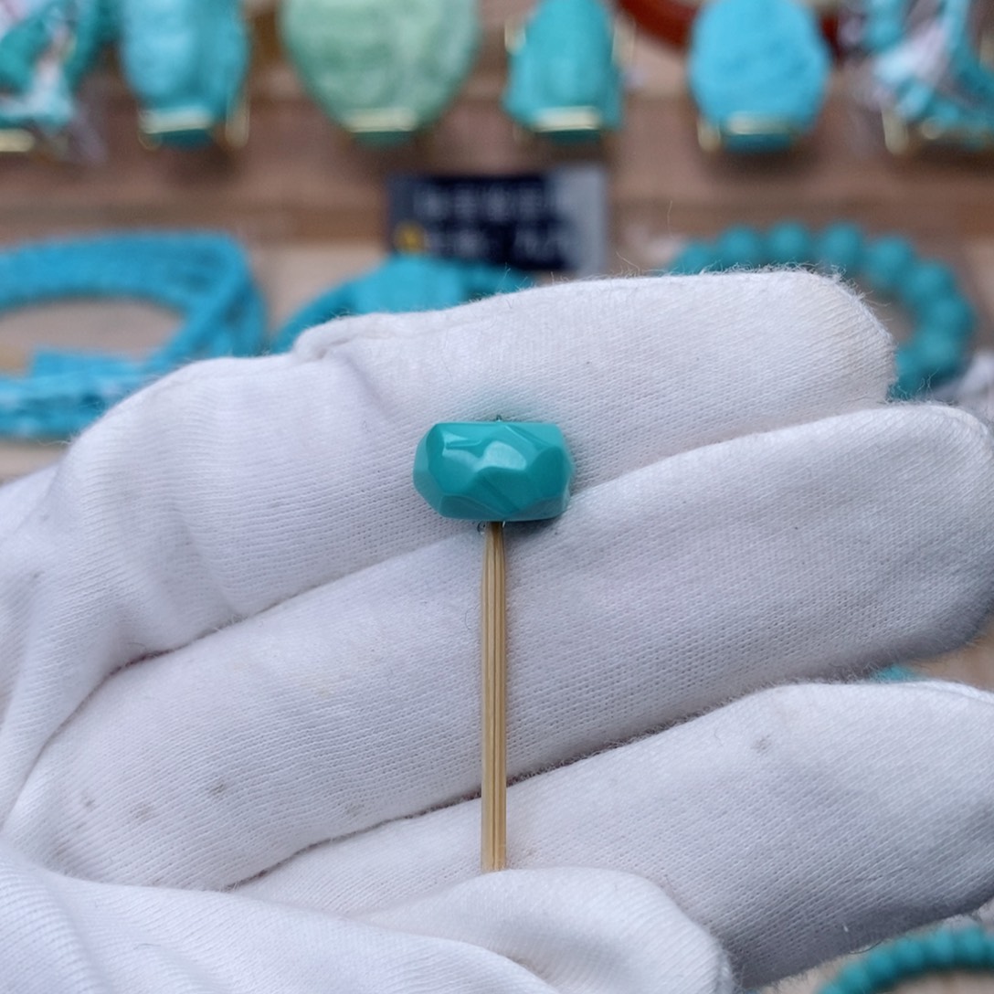 绿松石颈饰未镶嵌