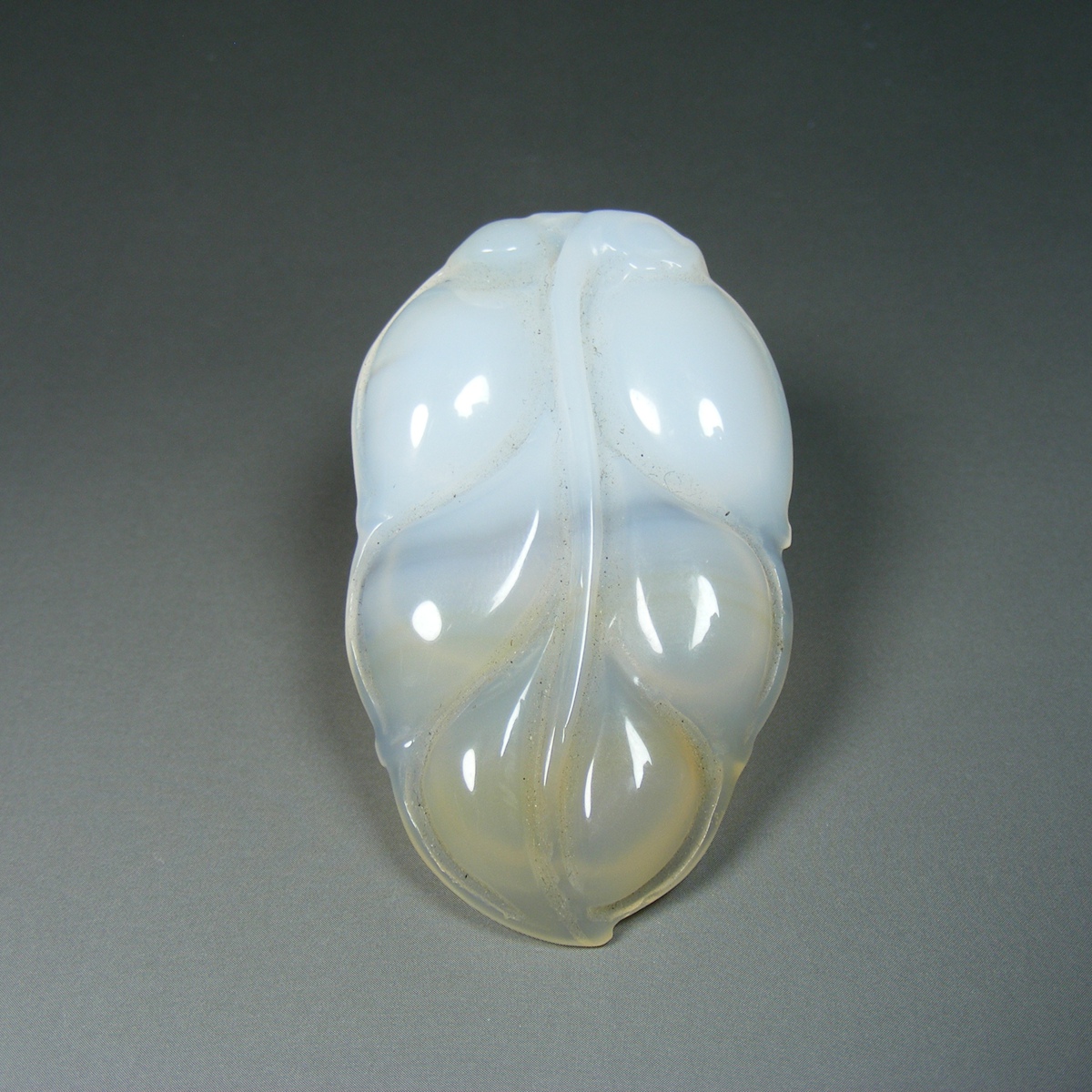 老库存 几十年的冰糖缠丝玛瑙带孔圆雕秋叶大坠