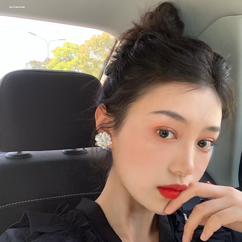 简约时尚山茶花耳钉轻奢夏季显白ins个性百搭设计新款潮气质精致