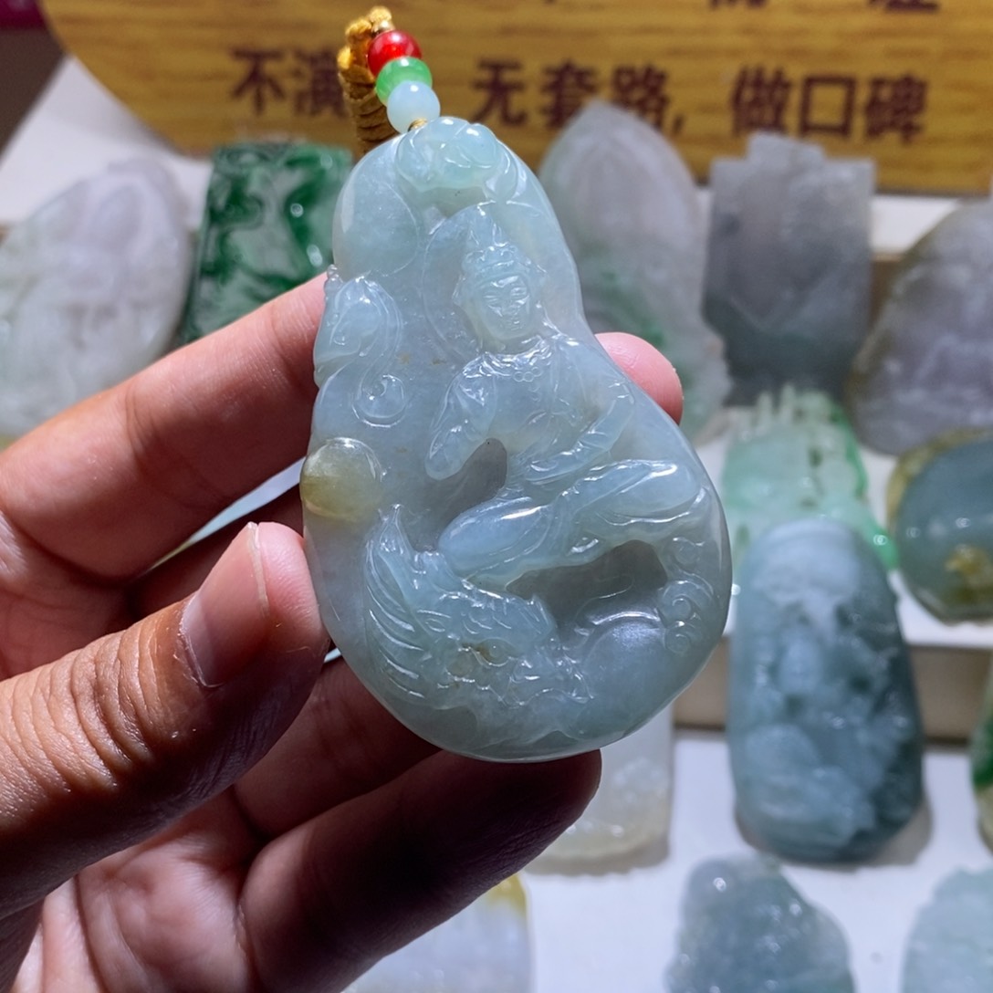 翡翠颈饰未镶嵌观音