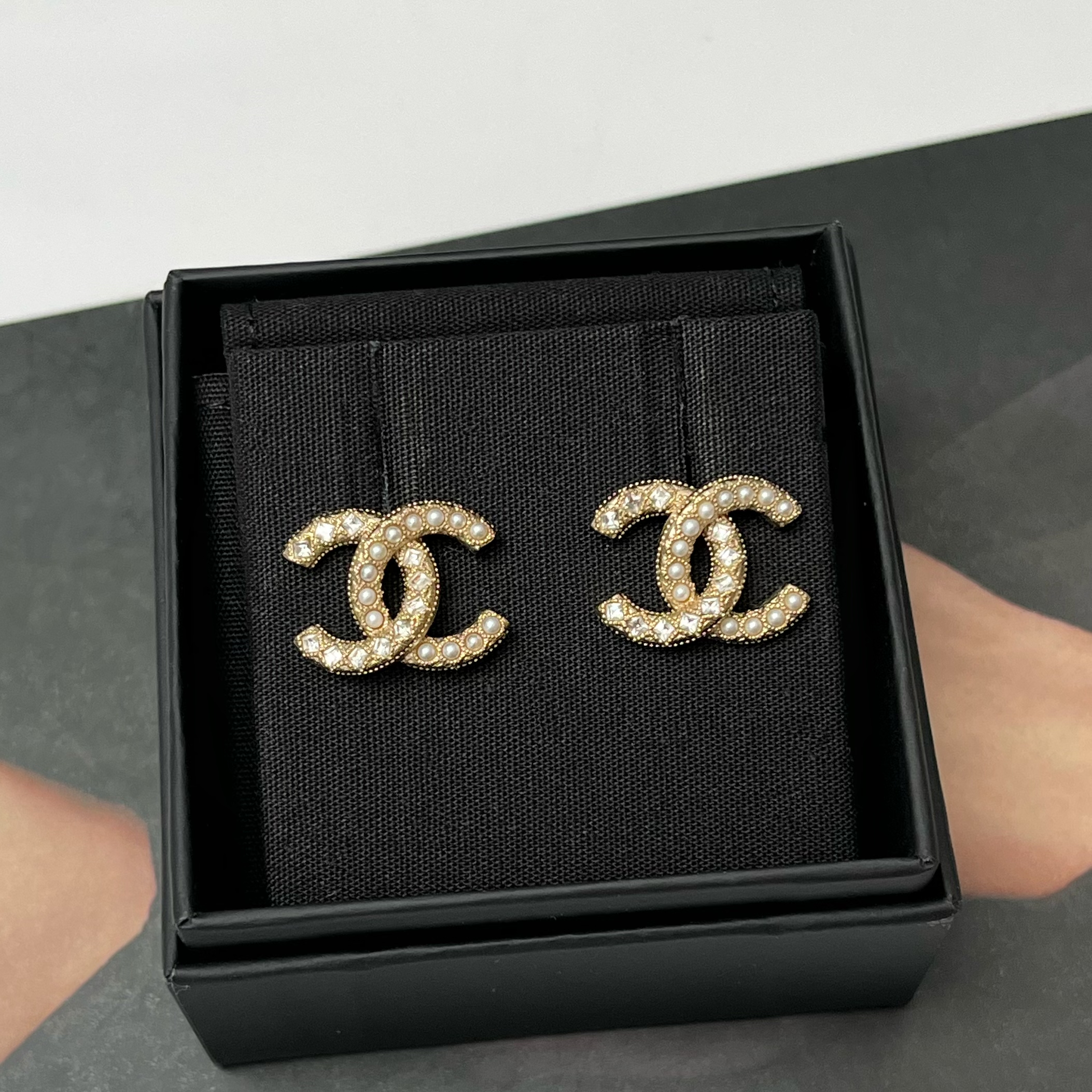 全新未使用 Chanel/香奈儿 经典款双C中号耳钉 05096