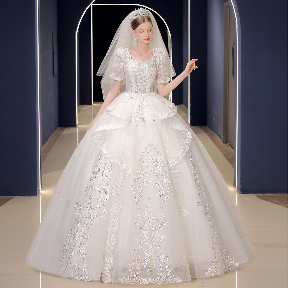 在逃公主胖婚纱2025新款奢华主纱小个子礼服高级大码重工拖尾法式