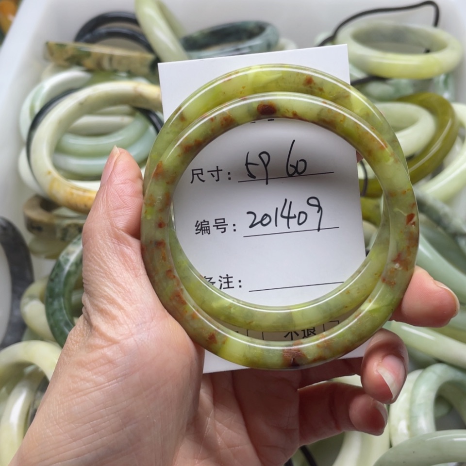 【闪购商品】蛇纹石玉手镯未镶嵌