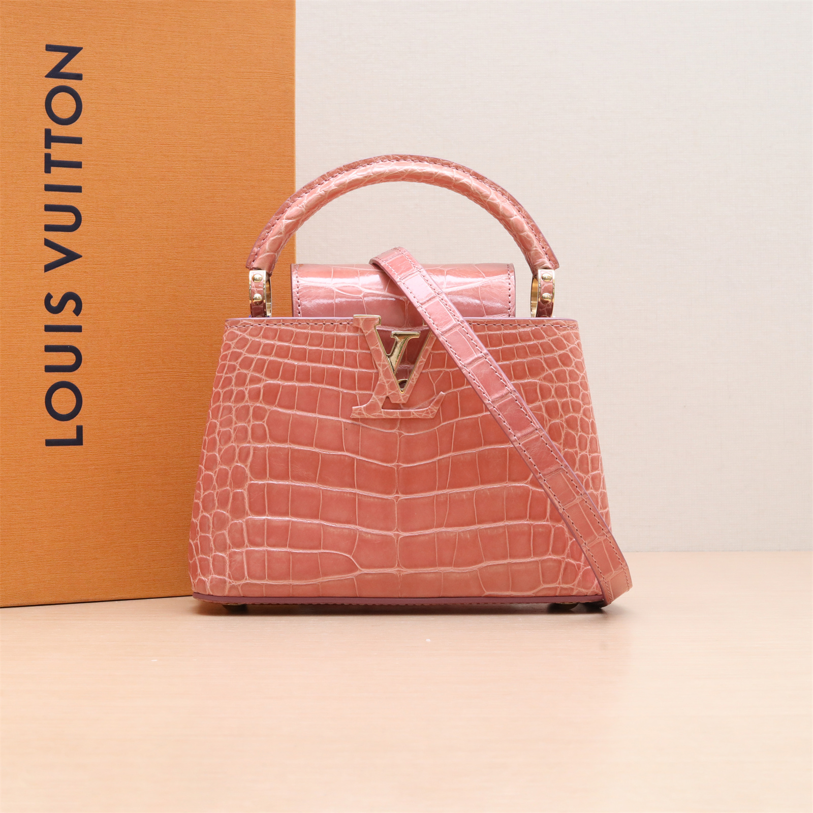 99新 LouisVuitton/路易威登 小花6枫Capucines Mini 粉色 鳄鱼皮