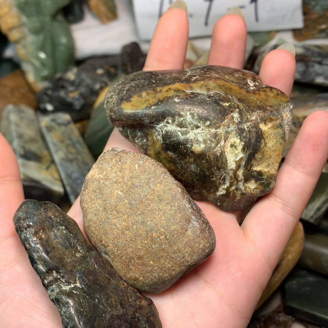 岫岩河磨玉（透闪石质玉）颈饰未镶嵌
