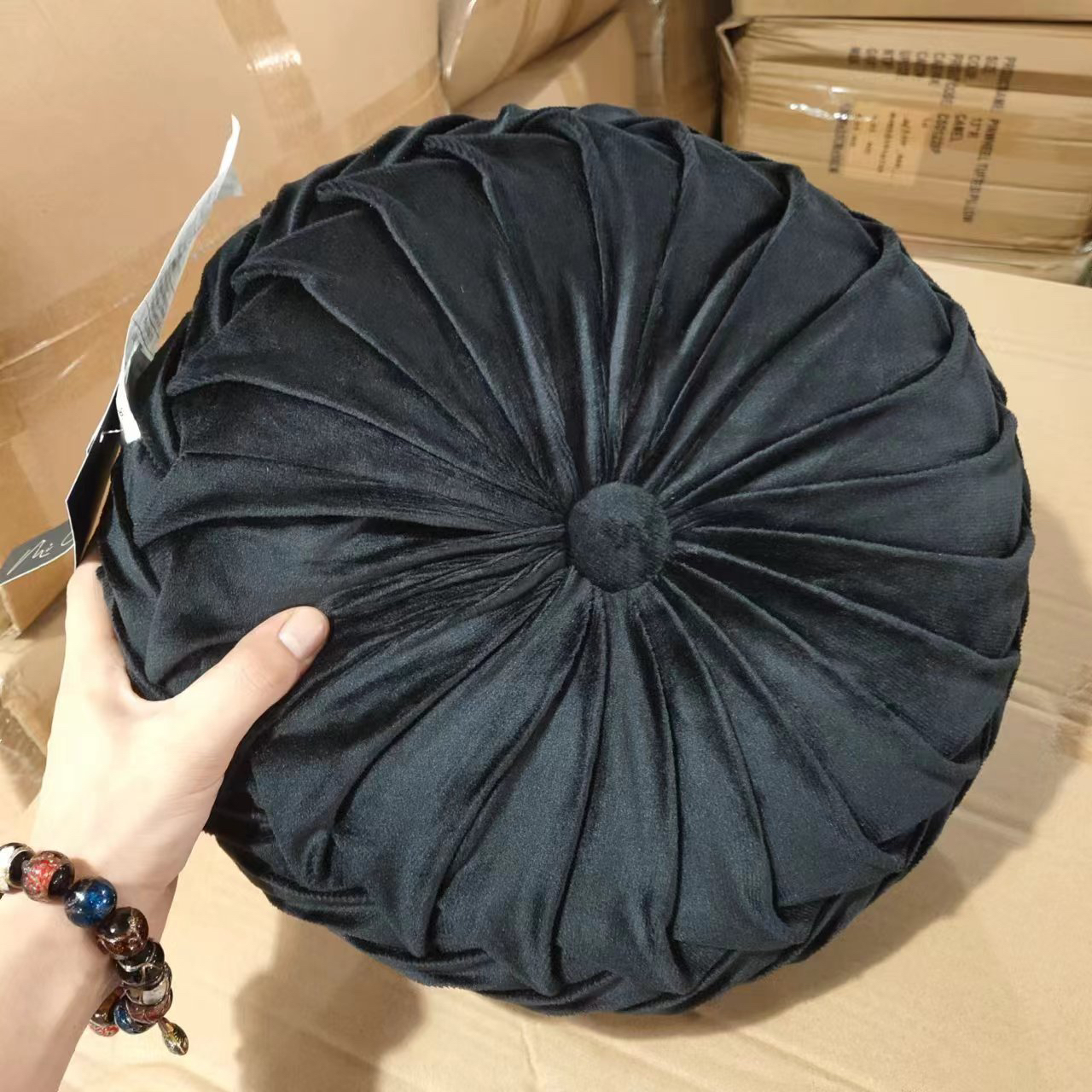 外贸精品！黑色 手工挽花靠垫 直径33cm