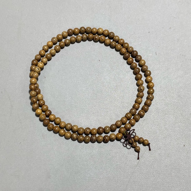 W548大眼鸡翅木卡0.8多圈手串