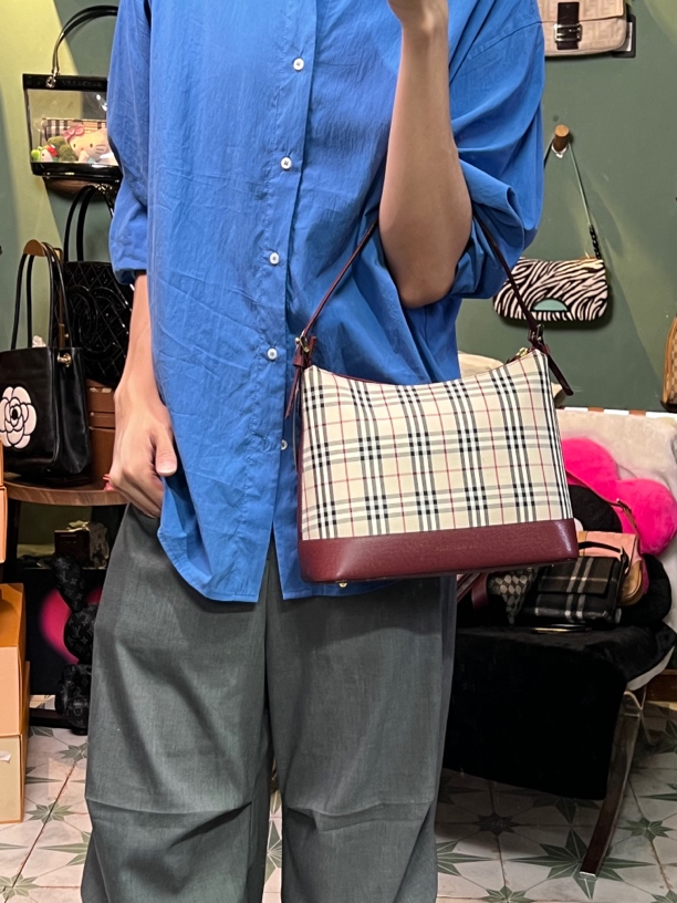 95新 BURBERRY/博柏利 E951棕红底饭盒包